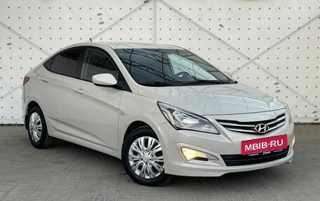 Hyundai Solaris II рестайлинг, 2015 год, 1 050 000 рублей, 2 фотография