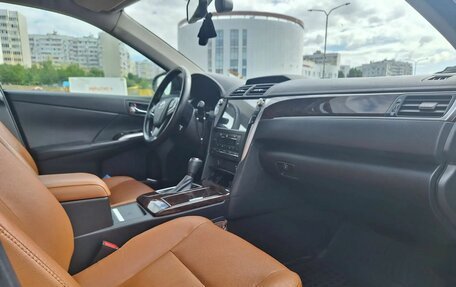 Toyota Camry, 2017 год, 2 300 000 рублей, 8 фотография