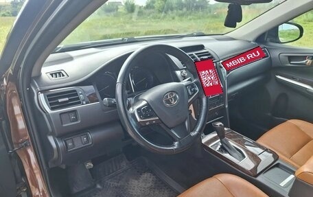 Toyota Camry, 2017 год, 2 300 000 рублей, 9 фотография