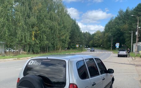 Chevrolet Niva I рестайлинг, 2003 год, 130 000 рублей, 5 фотография