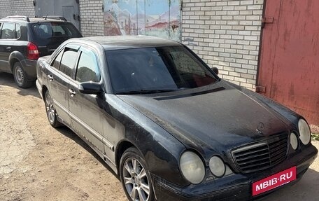 Mercedes-Benz E-Класс, 2000 год, 310 000 рублей, 1 фотография
