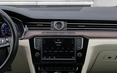 Volkswagen Passat B8 рестайлинг, 2015 год, 1 699 000 рублей, 13 фотография