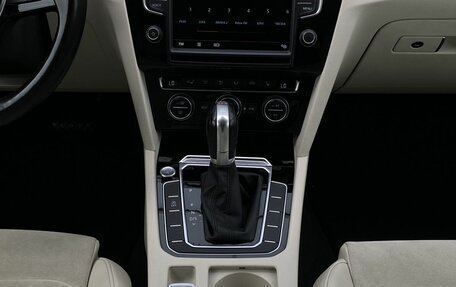 Volkswagen Passat B8 рестайлинг, 2015 год, 1 699 000 рублей, 14 фотография
