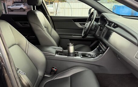Jaguar XF II, 2018 год, 1 800 000 рублей, 29 фотография