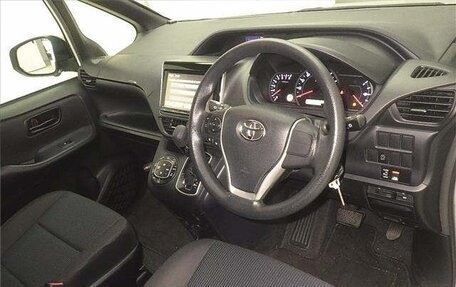 Toyota Voxy III, 2014 год, 1 524 000 рублей, 3 фотография