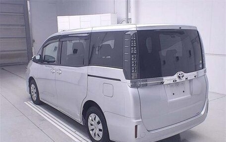 Toyota Voxy III, 2014 год, 1 524 000 рублей, 2 фотография