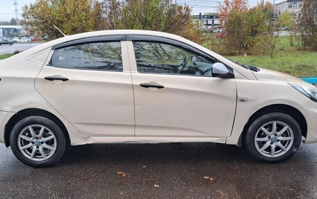 Hyundai Solaris II рестайлинг, 2012 год, 245 000 рублей, 3 фотография