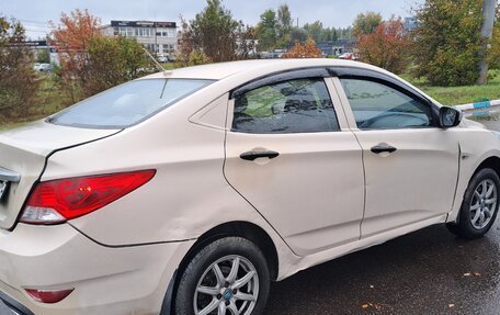 Hyundai Solaris II рестайлинг, 2012 год, 245 000 рублей, 4 фотография