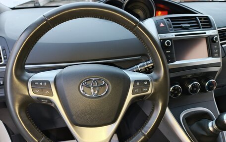Toyota Verso I, 2013 год, 1 600 000 рублей, 27 фотография