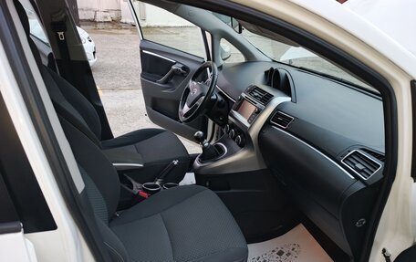 Toyota Verso I, 2013 год, 1 600 000 рублей, 24 фотография