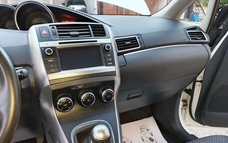 Toyota Verso I, 2013 год, 1 600 000 рублей, 28 фотография