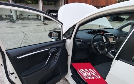 Toyota Verso I, 2013 год, 1 600 000 рублей, 21 фотография