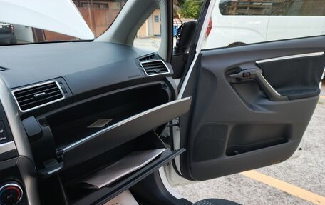 Toyota Verso I, 2013 год, 1 600 000 рублей, 29 фотография