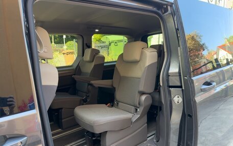 Volkswagen Multivan, 2023 год, 5 050 000 рублей, 11 фотография