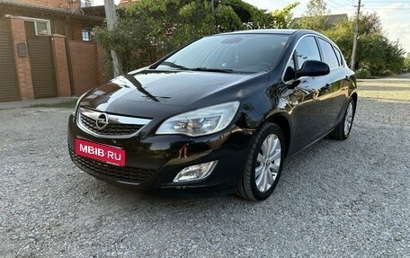 Opel Astra J, 2011 год, 750 000 рублей, 1 фотография