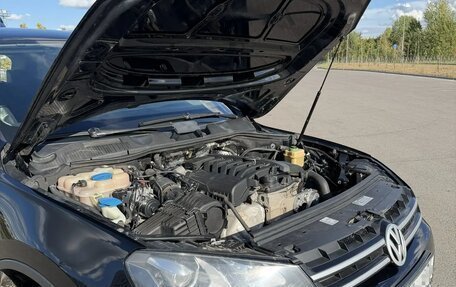 Volkswagen Touareg III, 2011 год, 2 500 000 рублей, 2 фотография