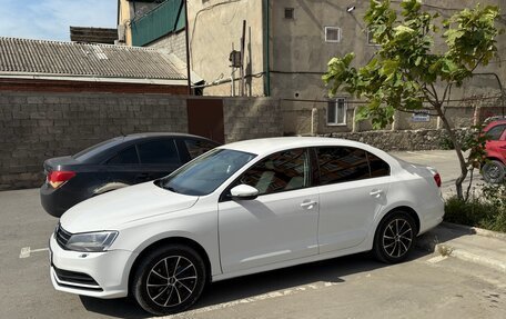 Volkswagen Jetta VI, 2015 год, 750 000 рублей, 2 фотография
