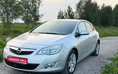 Opel Astra J, 2011 год, 550 000 рублей, 3 фотография