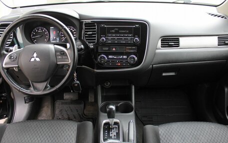 Mitsubishi Outlander III рестайлинг 3, 2013 год, 1 295 000 рублей, 10 фотография