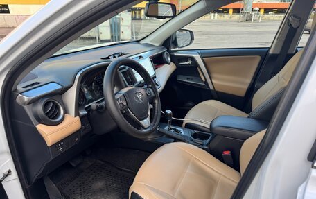 Toyota RAV4, 2018 год, 2 700 000 рублей, 10 фотография