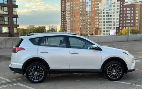 Toyota RAV4, 2018 год, 2 700 000 рублей, 6 фотография