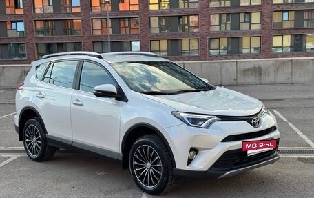 Toyota RAV4, 2018 год, 2 700 000 рублей, 4 фотография