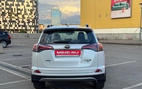 Toyota RAV4, 2018 год, 2 700 000 рублей, 8 фотография
