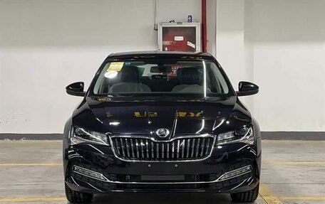 Skoda Superb III рестайлинг, 2025 год, 4 381 766 рублей, 2 фотография