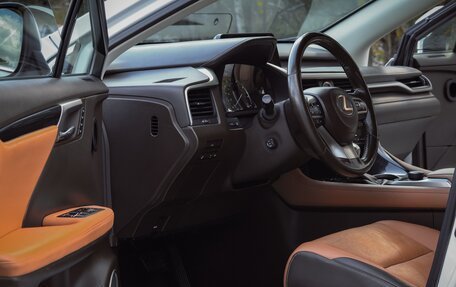 Lexus RX IV рестайлинг, 2016 год, 3 850 000 рублей, 13 фотография