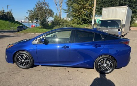 Toyota Prius IV XW50, 2016 год, 1 700 000 рублей, 3 фотография