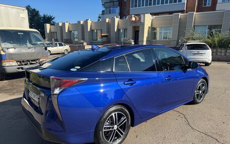 Toyota Prius IV XW50, 2016 год, 1 700 000 рублей, 13 фотография