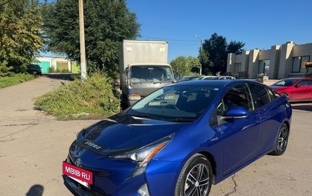 Toyota Prius IV XW50, 2016 год, 1 700 000 рублей, 4 фотография