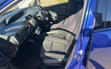 Toyota Prius IV XW50, 2016 год, 1 700 000 рублей, 19 фотография