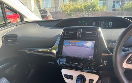 Toyota Prius IV XW50, 2016 год, 1 700 000 рублей, 26 фотография