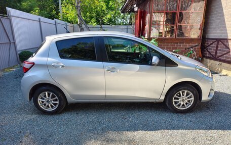 Toyota Vitz, 2018 год, 975 000 рублей, 3 фотография