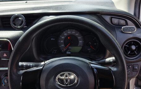 Toyota Vitz, 2018 год, 975 000 рублей, 6 фотография