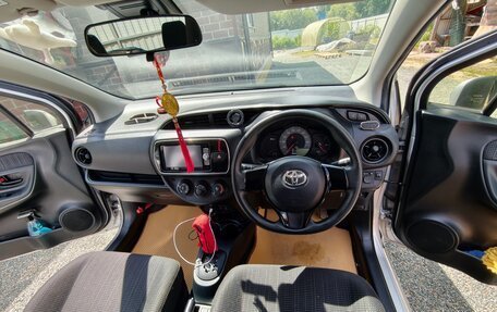 Toyota Vitz, 2018 год, 975 000 рублей, 5 фотография