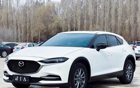 Mazda CX-4, 2022 год, 1 960 000 рублей, 2 фотография
