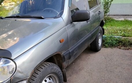 Chevrolet Niva I рестайлинг, 2005 год, 130 000 рублей, 1 фотография