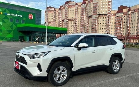 Toyota RAV4, 2020 год, 3 000 000 рублей, 1 фотография