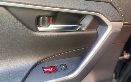 Toyota RAV4, 2021 год, 3 600 000 рублей, 16 фотография