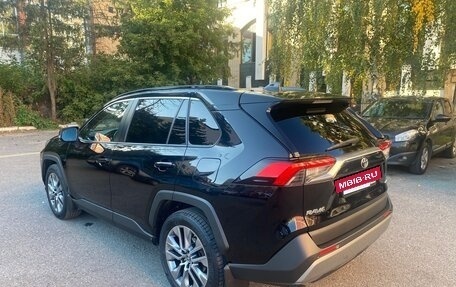 Toyota RAV4, 2021 год, 3 600 000 рублей, 6 фотография