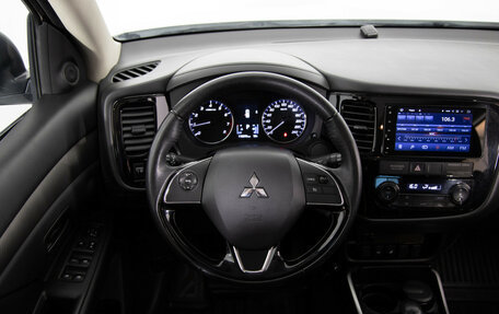 Mitsubishi Outlander III рестайлинг 3, 2018 год, 1 899 000 рублей, 9 фотография
