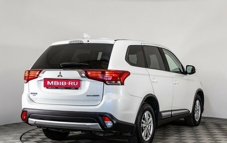 Mitsubishi Outlander III рестайлинг 3, 2018 год, 1 899 000 рублей, 5 фотография