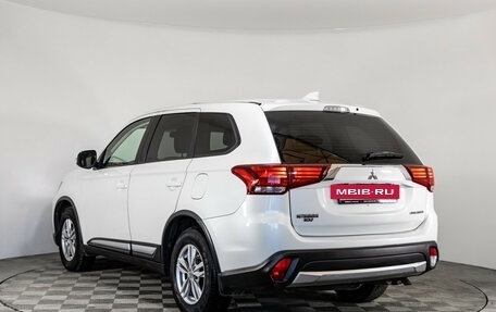 Mitsubishi Outlander III рестайлинг 3, 2018 год, 1 899 000 рублей, 7 фотография