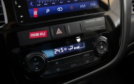 Mitsubishi Outlander III рестайлинг 3, 2018 год, 1 899 000 рублей, 18 фотография