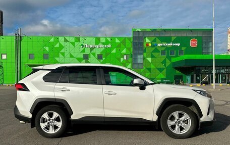Toyota RAV4, 2020 год, 3 000 000 рублей, 4 фотография