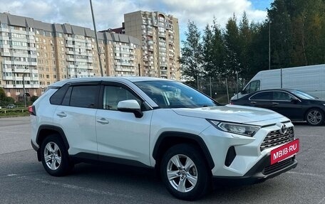 Toyota RAV4, 2020 год, 3 000 000 рублей, 3 фотография