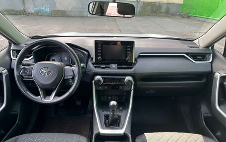 Toyota RAV4, 2020 год, 3 000 000 рублей, 16 фотография