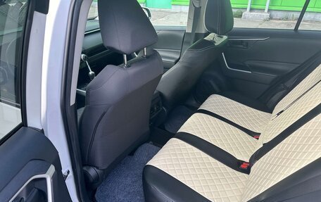 Toyota RAV4, 2020 год, 3 000 000 рублей, 21 фотография